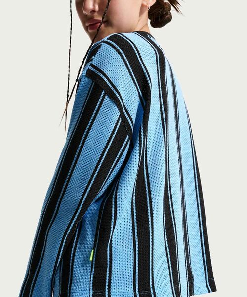 NIKE（ナイキ）の「ナイキ スポーツウェア コレクション ジュニア ロングスリーブ メッシュ ジャージー / Nike Sportswear Collection Big Kids' Long-Sleeve Mesh Jersey IF2304-412 University Blue（ジャージ・キッズ・ブルー・130/140/150/160）」の3枚目の写真