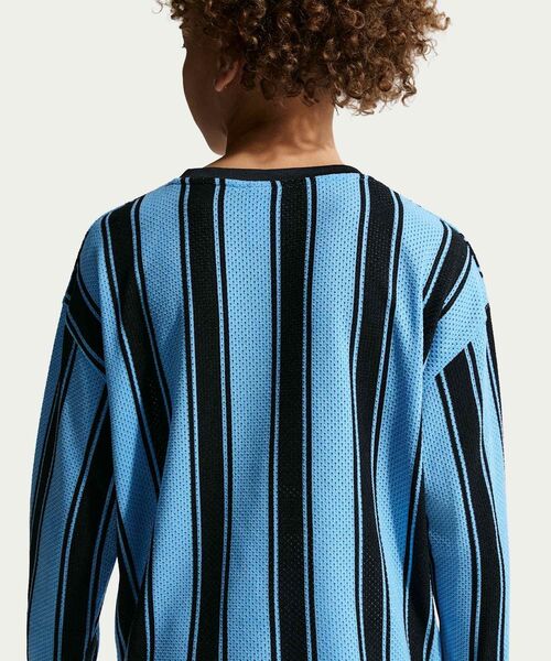 NIKE（ナイキ）の「ナイキ スポーツウェア コレクション ジュニア ロングスリーブ メッシュ ジャージー / Nike Sportswear Collection Big Kids' Long-Sleeve Mesh Jersey IF2304-412 University Blue（ジャージ・キッズ・ブルー・130/140/150/160）」の4枚目の写真