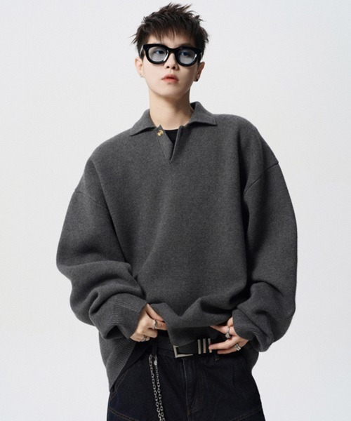 NOWLE(ノウル)の「【NOWLE】ルーズシルエット スキッパー プルオーバー ポロニット(ニット/セーター・メンズ・ダークグレー/ライトベージュ・LARGE/MEDIUM/X-LARGE/SMALL)」の1枚目の写真