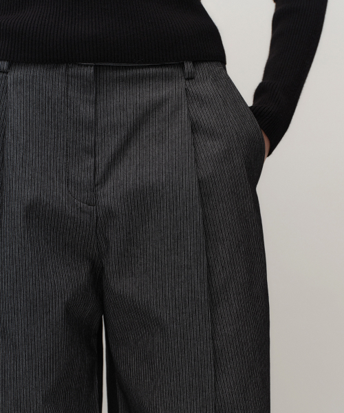 MUSINSA STANDARD WOMAN（ムシンサスタンダードウーマン）の「ウィメンズストライプツーピンタックエクストラワイドパンツ[ブラック]（その他パンツ・レディース・ブラック・24/25/26/27/28/29/30）」の5枚目の写真