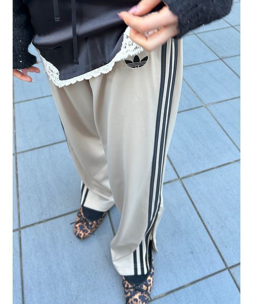 adidas Originals(アディダスオリジナルス)の「【adidas Originals for LITTLE UNION TOKYO】KE6679 FIREBIRD TRACK PANTS ファイヤーバード トラックパンツ(その他パンツ・レディース・ベージュ・XS/S/M/L/XL/XXL)」の13枚目の写真