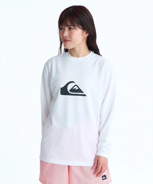 Quiksilver(クイックシルバー)の「QUIKSILVER メンズ/ユニセックス COMP LOGO LS 長袖サーフTシャツ UPF50+ ドライタッチ【2026年春夏モデル】/クイックシルバー水陸両用UVカット長袖速乾(Tシャツ/カットソー・メンズ・ブラック/ホワイト/カーキ・LARGE/SMALL/MEDIUM/X-LARGE)」の2枚目の写真