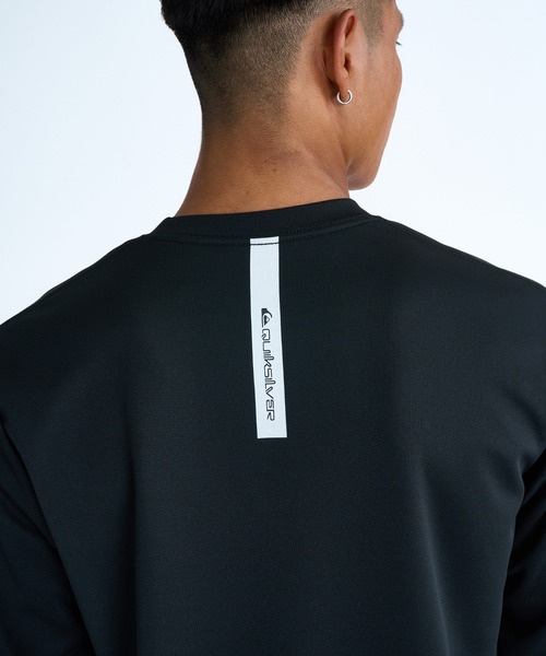 Quiksilver(クイックシルバー)の「QUIKSILVER メンズ/ユニセックス COMP LOGO LS 長袖サーフTシャツ UPF50+ ドライタッチ【2026年春夏モデル】/クイックシルバー水陸両用UVカット長袖速乾(Tシャツ/カットソー・メンズ・ブラック/ホワイト/カーキ・LARGE/SMALL/MEDIUM/X-LARGE)」の9枚目の写真
