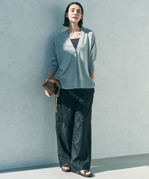 UNFILO(アンフィーロ)の「【ウエストゴム】ボタニカル エンブロイダリー パンツ(その他パンツ・レディース・ブラック系/アイボリー系・X-SMALL/MEDIUM/LARGE/SMALL)」の2枚目の写真