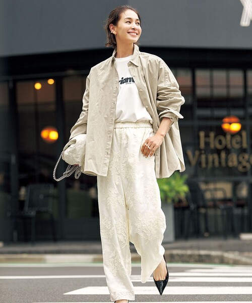 UNFILO(アンフィーロ)の「【ウエストゴム】ボタニカル エンブロイダリー パンツ(その他パンツ・レディース・ブラック系/アイボリー系・X-SMALL/MEDIUM/LARGE/SMALL)」の3枚目の写真