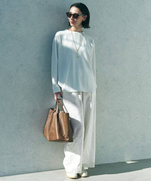 UNFILO(アンフィーロ)の「【ウエストゴム】ボタニカル エンブロイダリー パンツ(その他パンツ・レディース・ブラック系/アイボリー系・X-SMALL/MEDIUM/LARGE/SMALL)」の4枚目の写真