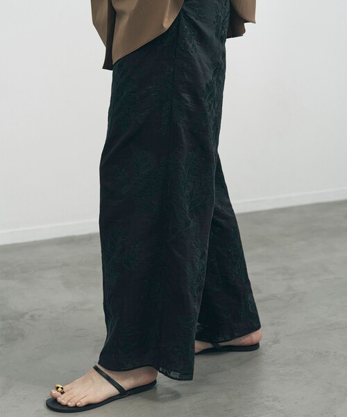 UNFILO(アンフィーロ)の「【ウエストゴム】ボタニカル エンブロイダリー パンツ(その他パンツ・レディース・ブラック系/アイボリー系・X-SMALL/MEDIUM/LARGE/SMALL)」の16枚目の写真