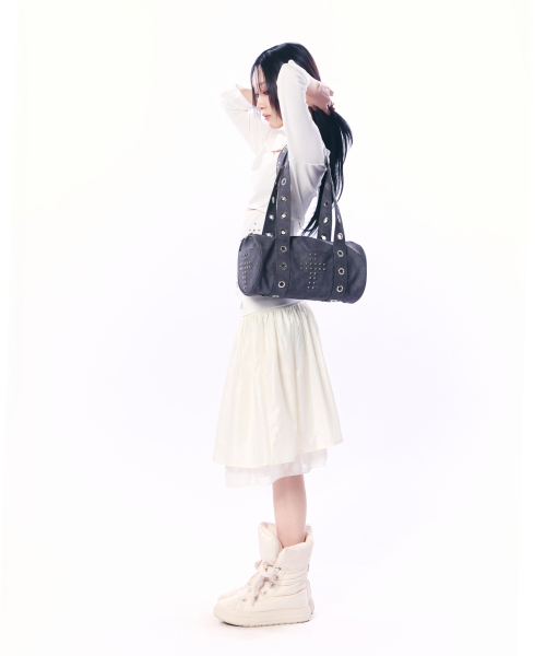 SETUP-EXE（セットアップイーエックスイー）の「EYELET STRAP DUFFLE BAG / CHARCOAL（ボストンバッグ・レディース・その他・OS）」の2枚目の写真