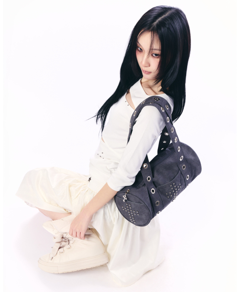 SETUP-EXE（セットアップイーエックスイー）の「EYELET STRAP DUFFLE BAG / CHARCOAL（ボストンバッグ・レディース・その他・OS）」の3枚目の写真