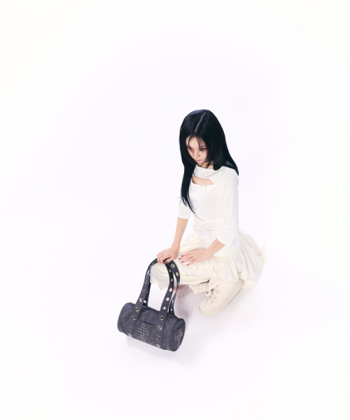 SETUP-EXE（セットアップイーエックスイー）の「EYELET STRAP DUFFLE BAG / CHARCOAL（ボストンバッグ・レディース・その他・OS）」の5枚目の写真