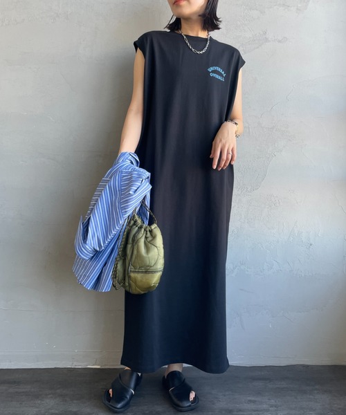 UNIVERSAL OVERALL（ユニバーサルオーバーオール）の「【WEB先行予約】［UNIVERSAL OVERALL/ユニバーサルオーバーオール］フロッキーワンポイントロゴ ノースリーブ マキシ丈ワンピース（ワンピース・レディース・ブラック/アイボリー/ネイビー・F）」の5枚目の写真