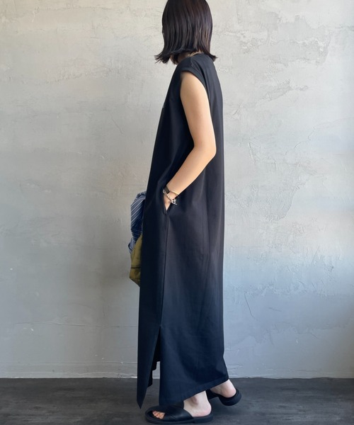 UNIVERSAL OVERALL（ユニバーサルオーバーオール）の「【WEB先行予約】［UNIVERSAL OVERALL/ユニバーサルオーバーオール］フロッキーワンポイントロゴ ノースリーブ マキシ丈ワンピース（ワンピース・レディース・ブラック/アイボリー/ネイビー・F）」の17枚目の写真