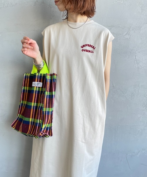 UNIVERSAL OVERALL（ユニバーサルオーバーオール）の「【WEB先行予約】［UNIVERSAL OVERALL/ユニバーサルオーバーオール］フロッキーワンポイントロゴ ノースリーブ マキシ丈ワンピース（ワンピース・レディース・ブラック/アイボリー/ネイビー・F）」の7枚目の写真