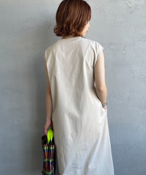 UNIVERSAL OVERALL（ユニバーサルオーバーオール）の「【WEB先行予約】［UNIVERSAL OVERALL/ユニバーサルオーバーオール］フロッキーワンポイントロゴ ノースリーブ マキシ丈ワンピース（ワンピース・レディース・ブラック/アイボリー/ネイビー・F）」の10枚目の写真