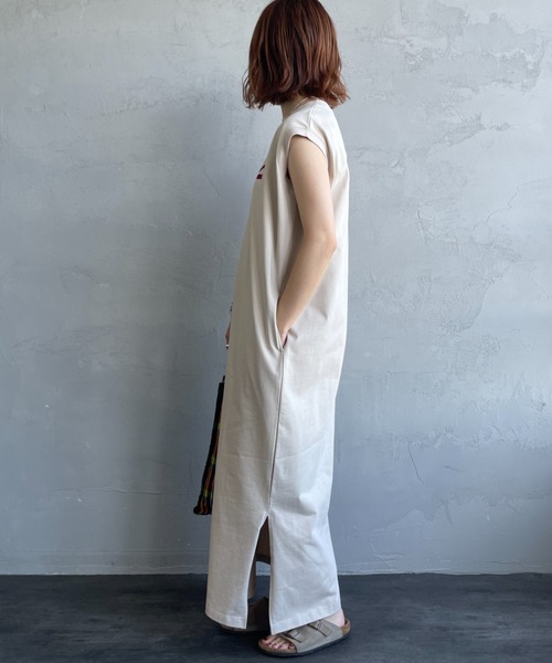 UNIVERSAL OVERALL（ユニバーサルオーバーオール）の「【WEB先行予約】［UNIVERSAL OVERALL/ユニバーサルオーバーオール］フロッキーワンポイントロゴ ノースリーブ マキシ丈ワンピース（ワンピース・レディース・ブラック/アイボリー/ネイビー・F）」の12枚目の写真