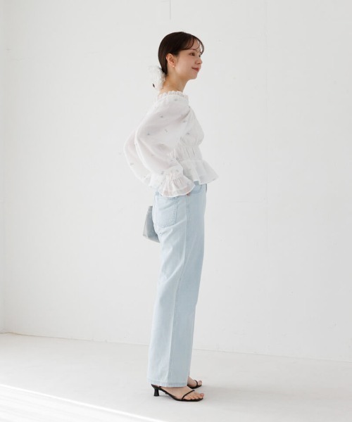 flower（フラワー）の「シャイニーフラワーブラウス（シャツ/ブラウス・レディース・ブルー/ホワイト・FREE）」の4枚目の写真