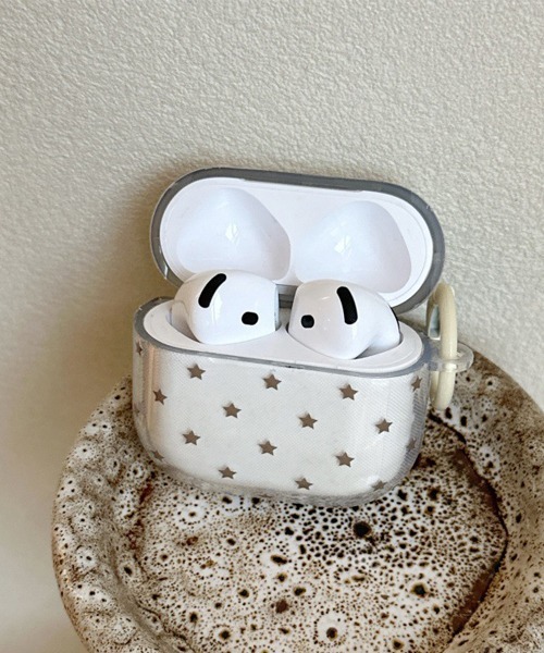 Fun & Daily(ファンアンドデイリー)の「Small Star AirPods Case / エアポッズ4 プロ3(ヘッドフォン/イヤホン・レディース・クリア/レッド・B/A)」の4枚目の写真