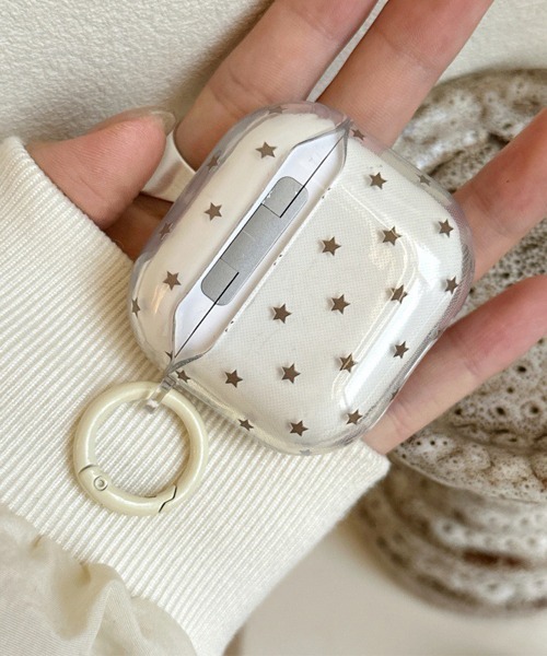 Fun & Daily(ファンアンドデイリー)の「Small Star AirPods Case / エアポッズ4 プロ3(ヘッドフォン/イヤホン・レディース・クリア/レッド・B/A)」の3枚目の写真