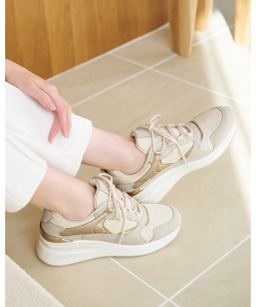 fitfit(フィットフィット)の「スタイルアップグリッタースニーカー(スニーカー・レディース・ゴールド/シルバー・25.0cm/24.5cm/24cm/23.5cm/23cm/22.5cm/22cm)」の1枚目の写真