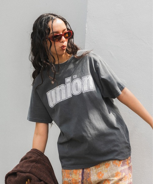 UNION(UNION TOKYO)(ユニオン)の「UNION TOKYO ITALICS TEE ユニオントーキョー Tシャツ(Tシャツ/カットソー・メンズ・ブラック/ホワイト・XXL/XL/L)」の2枚目の写真