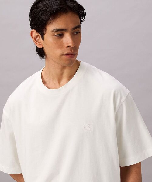 Calvin Klein(カルバン・クライン)の「リラックスピグメントダイTシャツ(Tシャツ/カットソー・メンズ・ダークブルー/オフホワイト/ブラック・S/M/L/XL)」の3枚目の写真