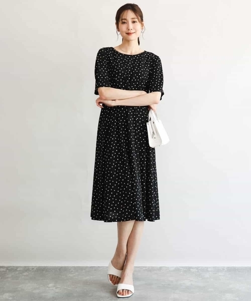 MK MICHEL KLEIN（エムケーミッシェルクラン）の「[イージーケア/洗える]タックデザインジャージーワンピース（ワンピース・レディース・ブラック/ブルー・40/38）」の5枚目の写真
