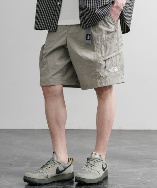 THE NORTH FACE（ザノースフェイス）の「THE NORTH FACE WORKWAY SHORTS 接触冷感ロゴ刺繍ショートワイドパンツ（その他パンツ・メンズ・ブラック/カーキ/ライラック・XL/L/M/XXL）」の2枚目の写真
