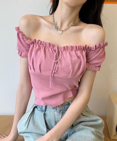 SallyLunn(サリーラン)の「【2WAYで楽しめる】デコルテフリルシャーリングトップス(Tシャツ/カットソー・レディース・ホワイト/ブラック/ピンク/ブルー・FREE)」の4枚目の写真