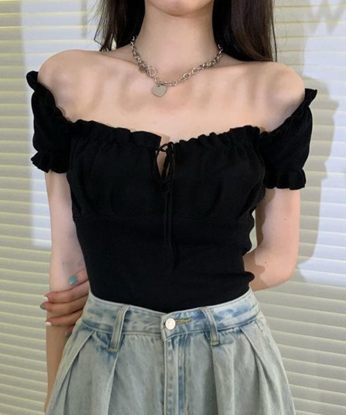 SallyLunn(サリーラン)の「【2WAYで楽しめる】デコルテフリルシャーリングトップス(Tシャツ/カットソー・レディース・ホワイト/ブラック/ピンク/ブルー・FREE)」の6枚目の写真