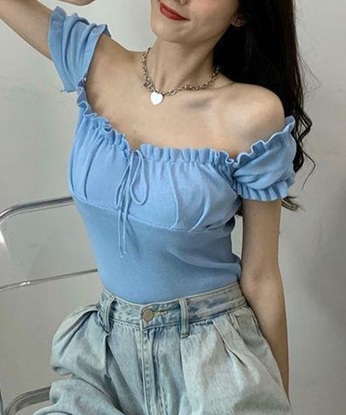 SallyLunn(サリーラン)の「【2WAYで楽しめる】デコルテフリルシャーリングトップス(Tシャツ/カットソー・レディース・ホワイト/ブラック/ピンク/ブルー・FREE)」の9枚目の写真