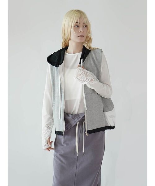 :ETHROF（イーサオブ）の「SLEEVELESS ZIP-UP HOODIE（ベスト・レディース・ブラック/ライトグレー・MEDIUM）」の5枚目の写真