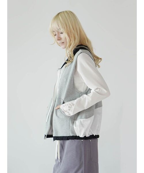 :ETHROF（イーサオブ）の「SLEEVELESS ZIP-UP HOODIE（ベスト・レディース・ブラック/ライトグレー・MEDIUM）」の4枚目の写真