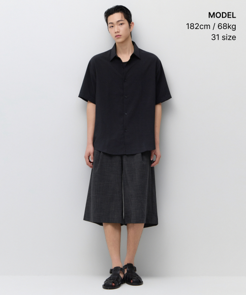 MUSINSA STANDARD（ムシンサスタンダード）の「クリンクルリネンライクバンディングバミューダパンツ[チャコールグレー]（その他パンツ・メンズ・その他・26/27/28/29/30/31/32/33/34/36/38/40/42）」の2枚目の写真