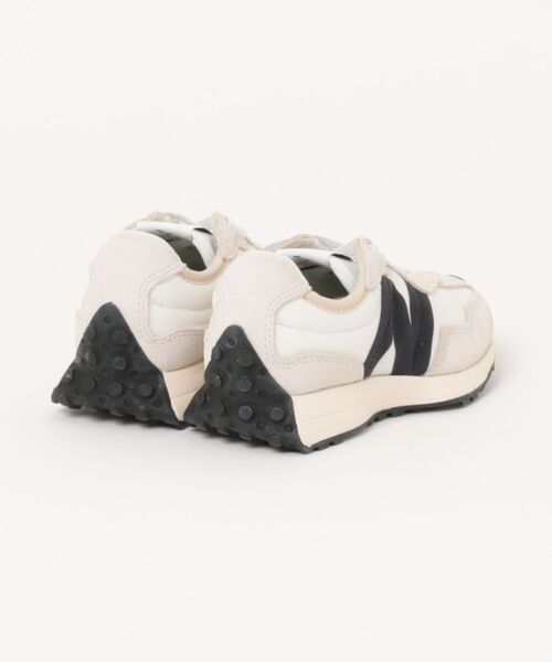 NEW BALANCE(ニューバランス)の「new balance ニューバランス PH327【軽量】キッズスニーカー ゴムシューレース PH327FE ホワイト/ブラック(スニーカー・キッズ・ホワイト×ブラック・17.0cm/17.5cm/18.0cm/18.5cm/19.0cm/19.5cm/20.0cm/20.5cm/21.0cm/21.5cm)」の2枚目の写真