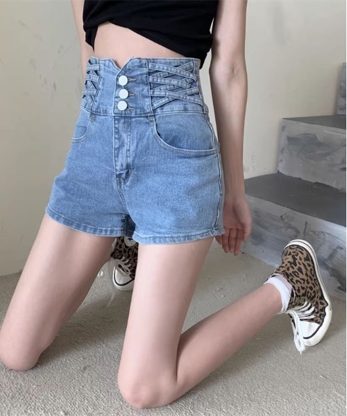 &soiree(アンドソワレ)の「サイドレースアップハイウエストデニムショートパンツ(デニムパンツ・レディース・ブルー/ブラック・X-SMALL/SMALL/MEDIUM/LARGE/X-LARGE)」の3枚目の写真