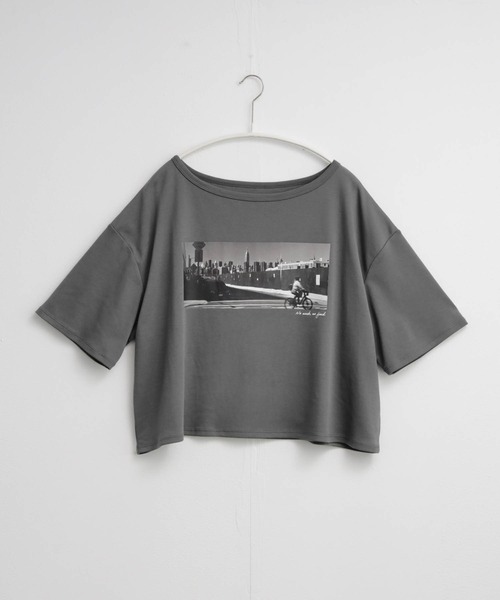 for/c(フォーシー)の「ショート丈フォトプリントTシャツ【サスティナブル】(Tシャツ/カットソー・レディース・チャコールグレー/オフホワイト・L/M)」の13枚目の写真