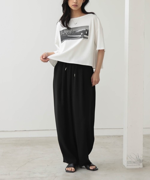 for/c(フォーシー)の「ショート丈フォトプリントTシャツ【サスティナブル】(Tシャツ/カットソー・レディース・チャコールグレー/オフホワイト・L/M)」の19枚目の写真
