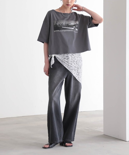 for/c(フォーシー)の「ショート丈フォトプリントTシャツ【サスティナブル】(Tシャツ/カットソー・レディース・チャコールグレー/オフホワイト・L/M)」の4枚目の写真
