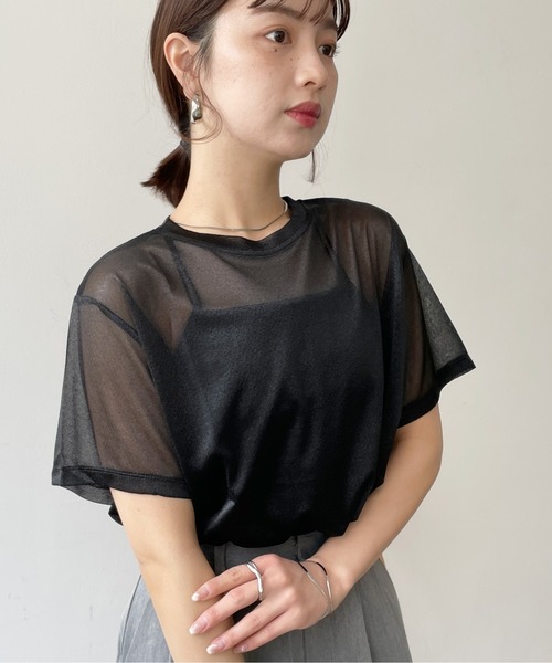 Meli rich(メリーリッチ)の「サイドスリットシアーTシャツ(Tシャツ/カットソー・レディース・オフホワイト/ブラック/ベージュ・FREE)」の1枚目の写真