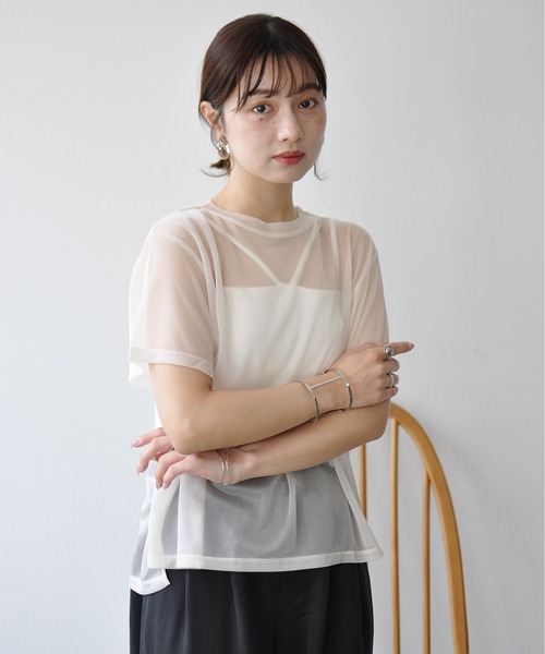 Meli rich(メリーリッチ)の「サイドスリットシアーTシャツ(Tシャツ/カットソー・レディース・オフホワイト/ブラック/ベージュ・FREE)」の6枚目の写真