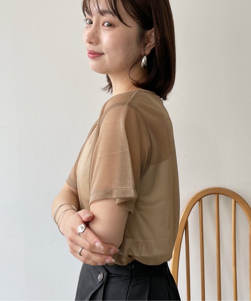 Meli rich(メリーリッチ)の「サイドスリットシアーTシャツ(Tシャツ/カットソー・レディース・オフホワイト/ブラック/ベージュ・FREE)」の10枚目の写真