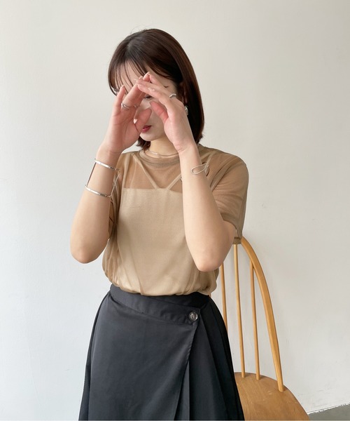 Meli rich(メリーリッチ)の「サイドスリットシアーTシャツ(Tシャツ/カットソー・レディース・オフホワイト/ブラック/ベージュ・FREE)」の11枚目の写真