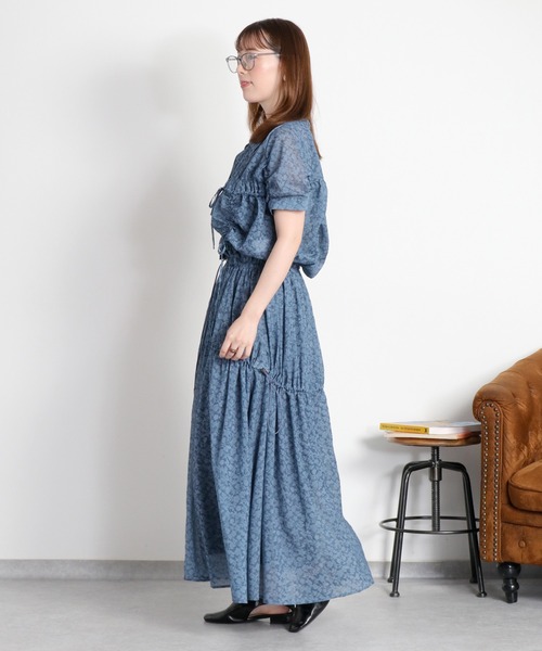 cepo(セポ)の「〈セットアップ対応〉エンボスフラワー刺繍ドロストスカート(スカート・レディース・ブルー系/ブラック系・M)」の4枚目の写真
