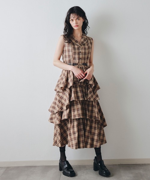REDYAZEL（レディアゼル）の「チェックベルトティアードロングワンピース（ワンピース・レディース・ベージュ系その他/ブルー系その他/レッド系その他・FREE）」の5枚目の写真