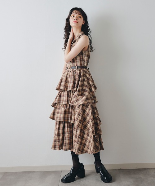 REDYAZEL（レディアゼル）の「チェックベルトティアードロングワンピース（ワンピース・レディース・ベージュ系その他/ブルー系その他/レッド系その他・FREE）」の8枚目の写真