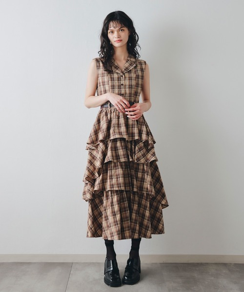 REDYAZEL（レディアゼル）の「チェックベルトティアードロングワンピース（ワンピース・レディース・ベージュ系その他/ブルー系その他/レッド系その他・FREE）」の11枚目の写真