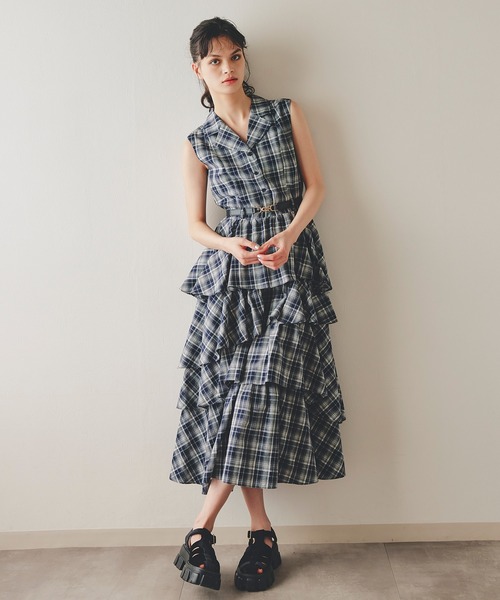 REDYAZEL（レディアゼル）の「チェックベルトティアードロングワンピース（ワンピース・レディース・ベージュ系その他/ブルー系その他/レッド系その他・FREE）」の16枚目の写真