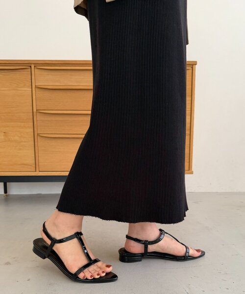 DISCOAT(ディスコート)の「ポインテッドTストラップサンダル(サンダル・レディース・ブラック/シルバー・LARGE/MEDIUM)」の9枚目の写真