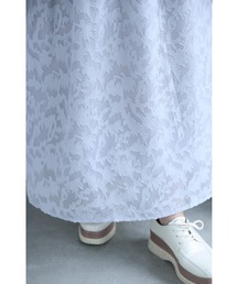 そよぐ葉っぱのシルエット柄ミディアムスカート