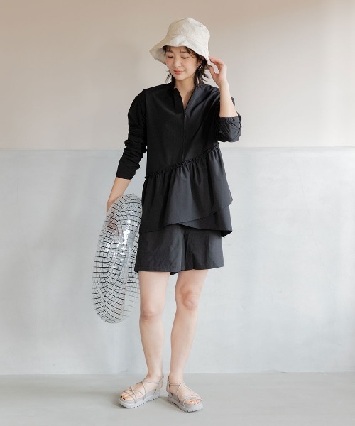 フェリシモMama（フェリシモママ）の「Ｍｏｒｅｄｄｅ　マタニティも産後も使える　フリル切り替えラッシュガードトップス（ラッシュガード・レディース・ベージュ/ブラック・M/L/LL）」の12枚目の写真